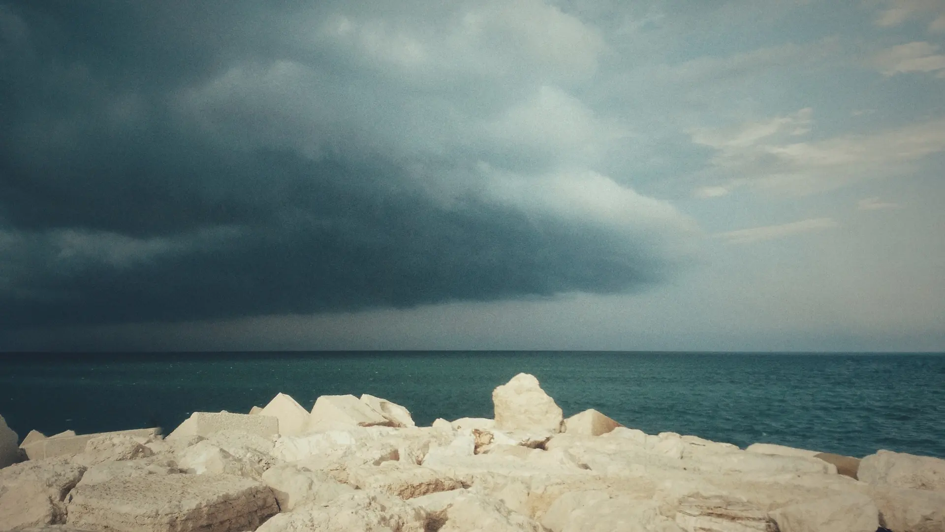 Immagine del mare di Ancona