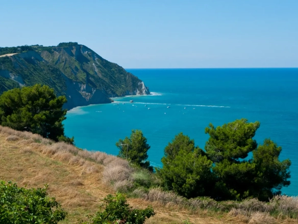Immagine della Riviera del Conero in Ancona