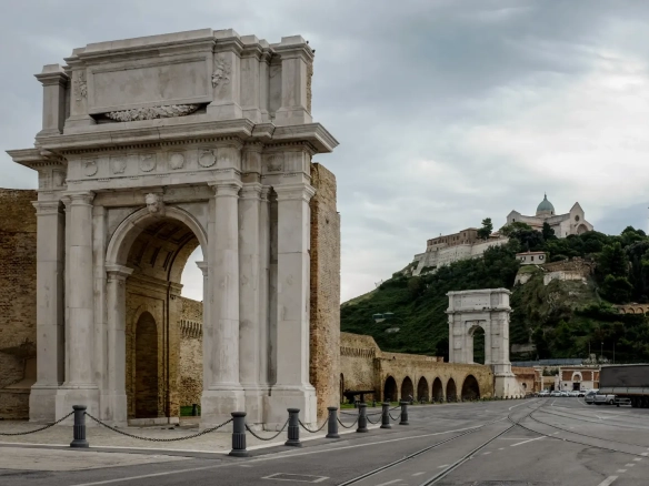 Immagine dell'arco di Traiano Ancona